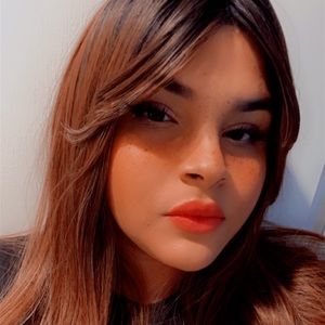 Brunette with highlights used only 2 times it’s 18 inches bangs been cut